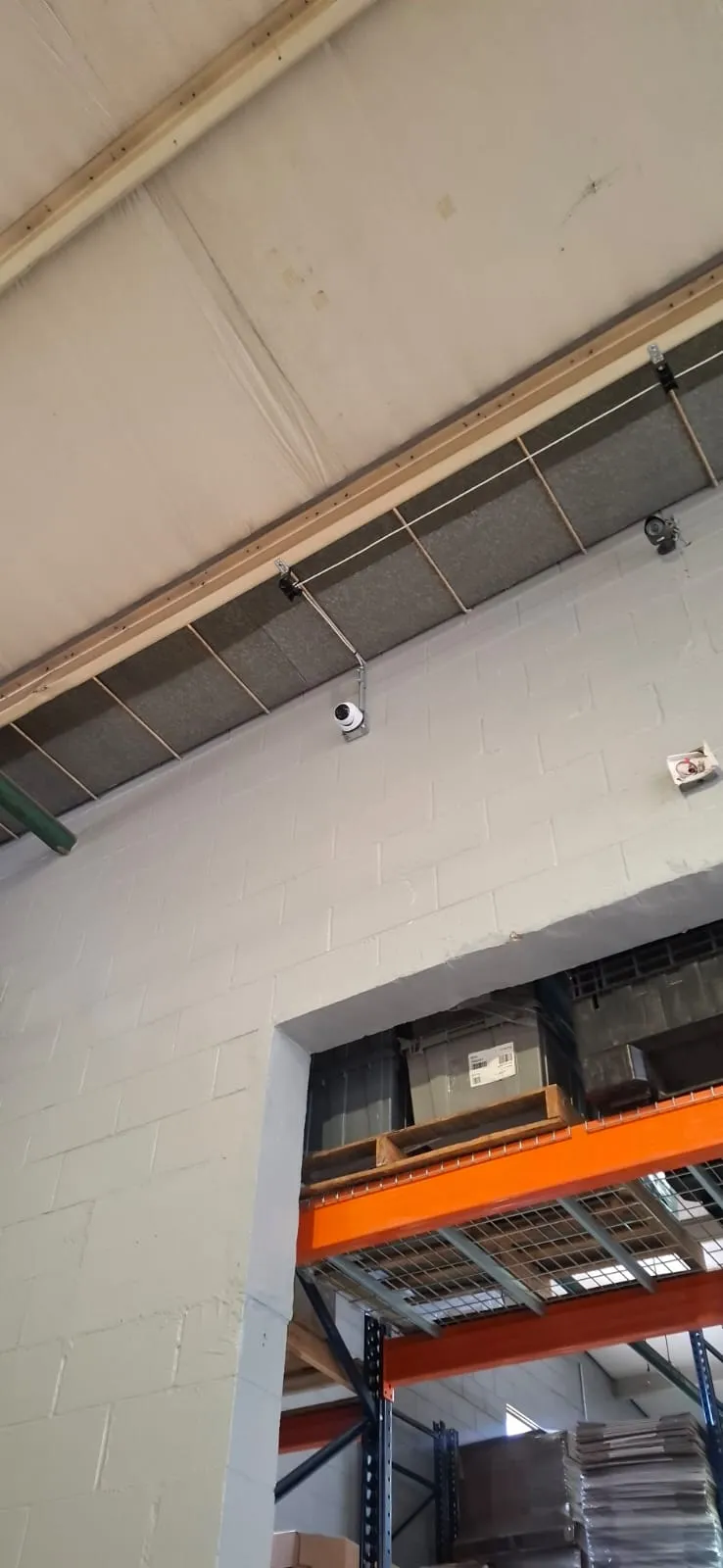 CCTV and Video Server in an Industrial Warehouse - Imagen 2